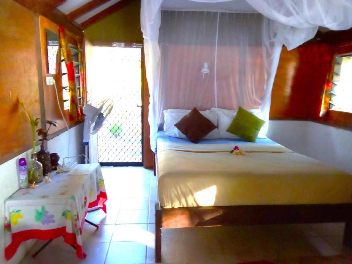 Vatupau Beachfront Bungalows 维拉港 外观 照片